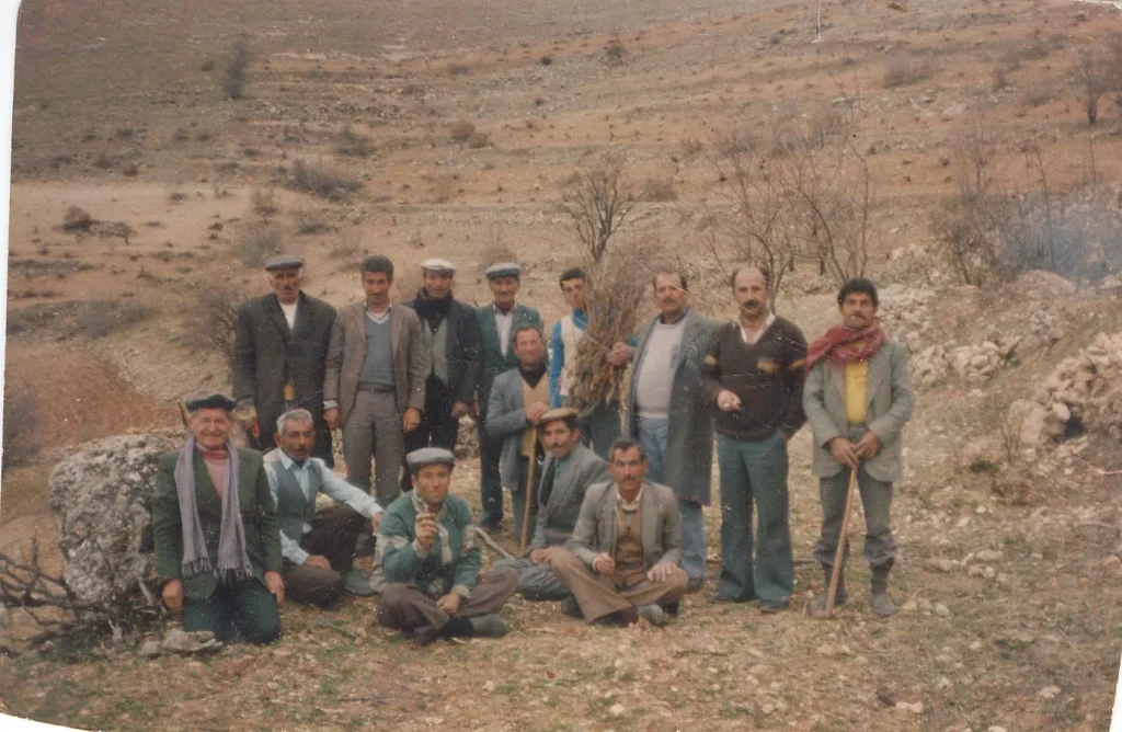 Gruppenfoto der Dorfgemeinschaft bei Gohra Tahlo